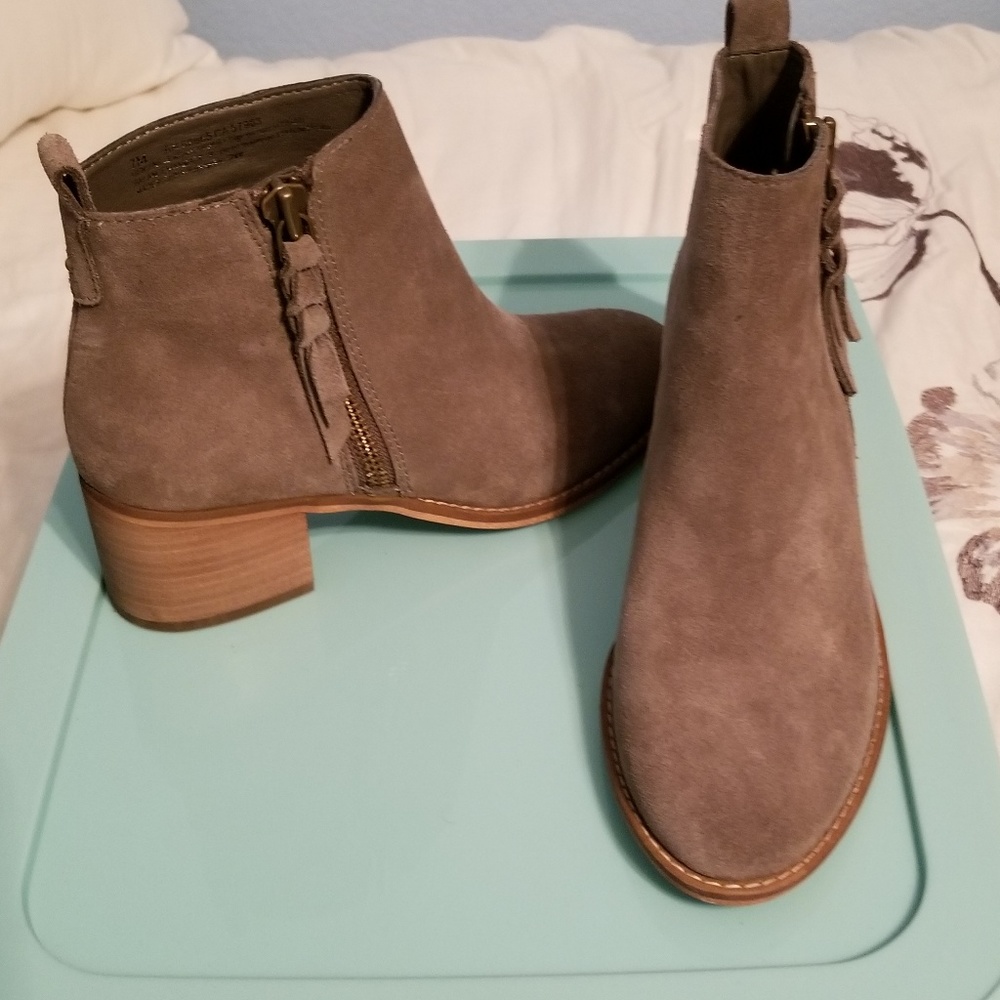 BP. grey boots
